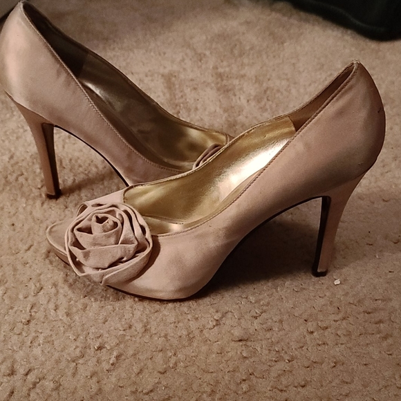 High Heel - Picture 2 of 4